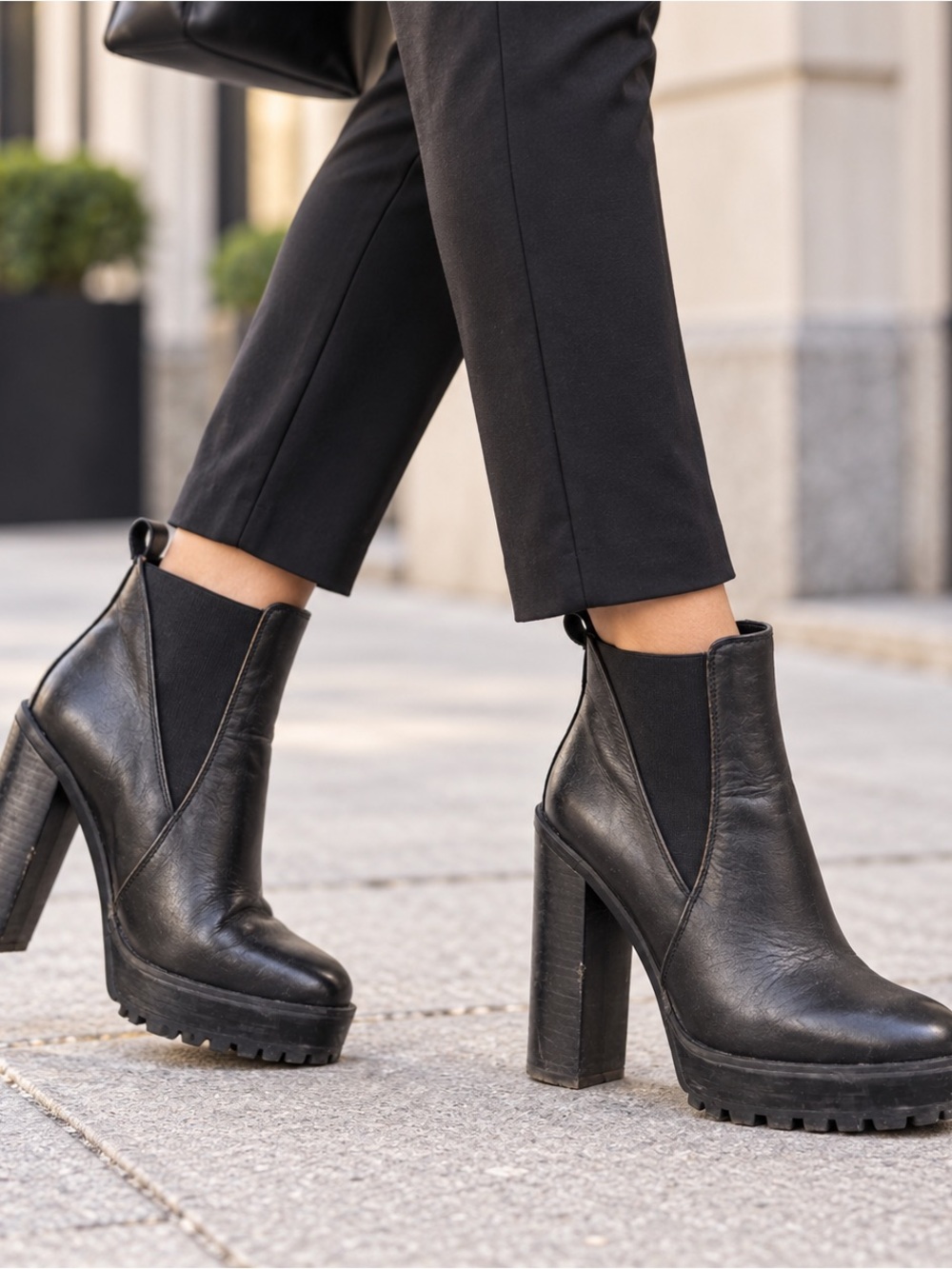 Kurt Geiger Black Leather Lug Sole Platform Block Heel Boots EU 38 Edgy Chelsea